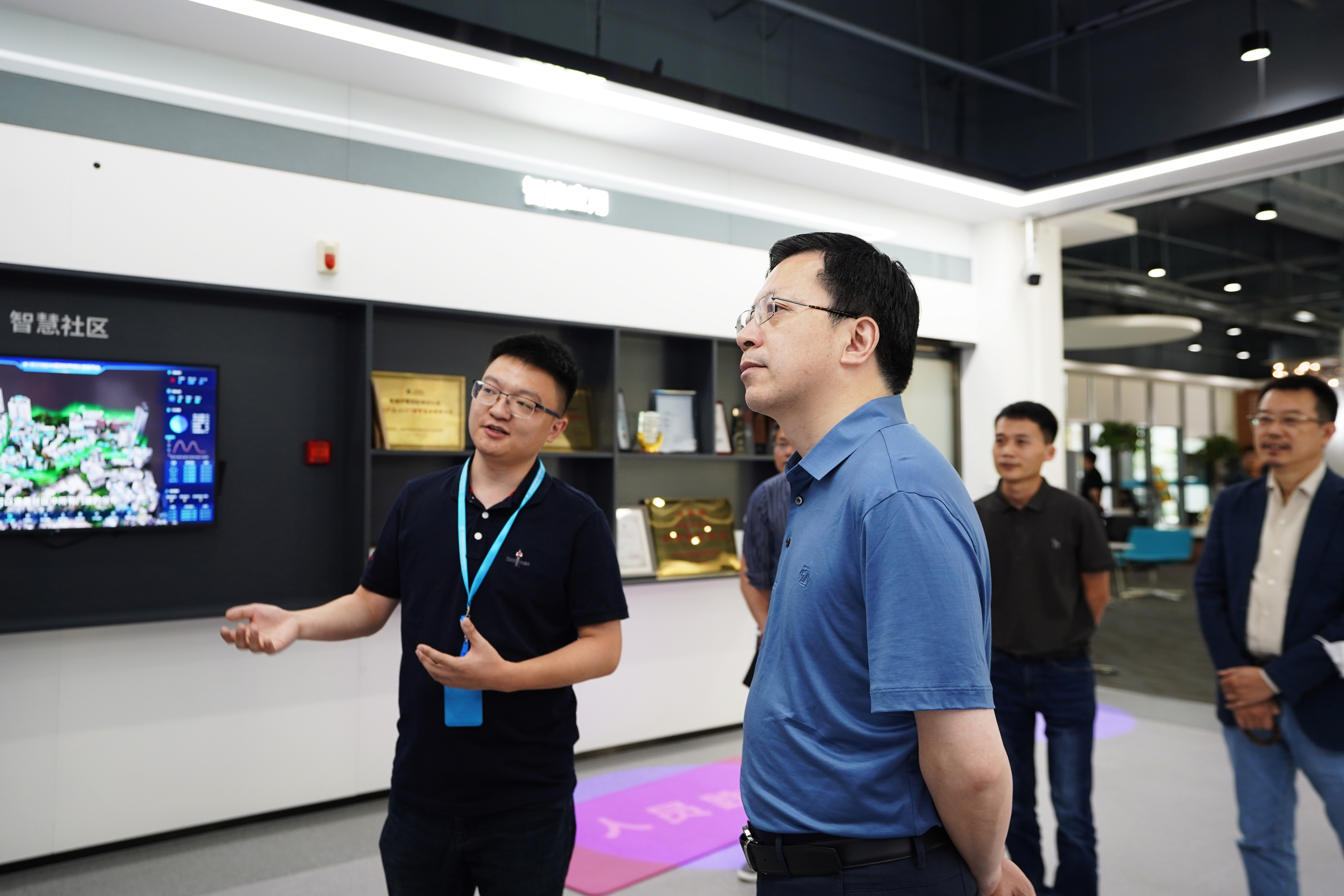 黄山市委常委叶建强一行走访调研爱游戏aiyouxi科技，探讨景区智慧化建设