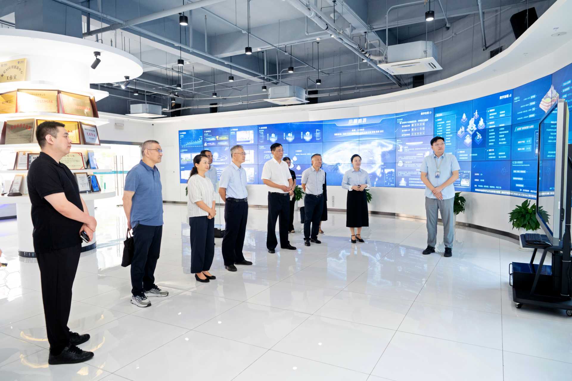 市、区及马钢矿业资源集团领导一行调研爱游戏aiyouxi科技，共话工业AI赋能与城市安全建设